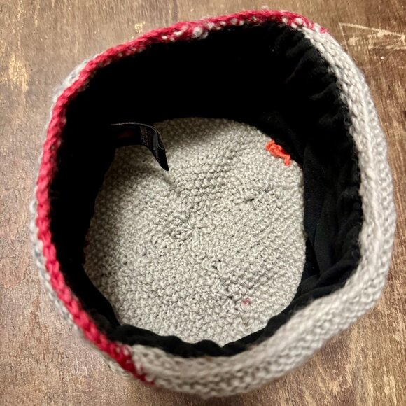 Unique Hand Knitted Grey Hat with floral embroidery design 100% wool - Picture 4 of 9